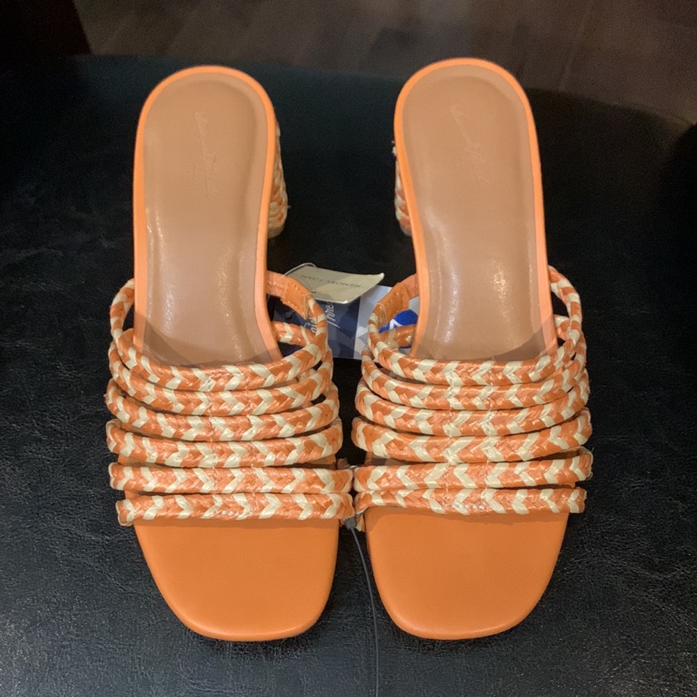 NWT UNIVERSAL THREAD mule heels